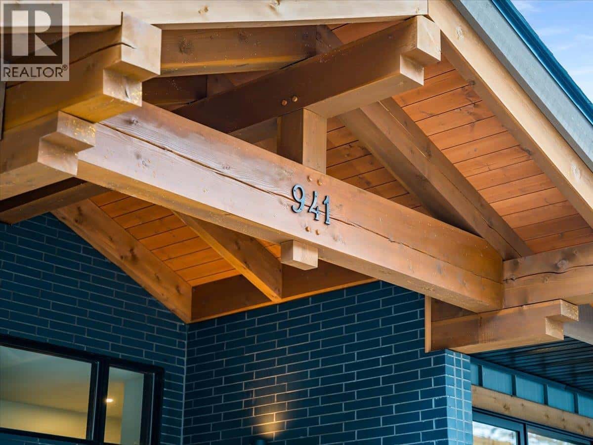 Rossland — Rossland - Photo 3 of 78