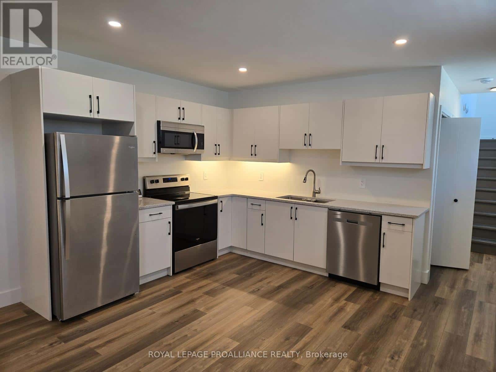 B - 8 ALDERSGATE DRIVE — Belleville (Belleville Ward) - Photo 5 of 19