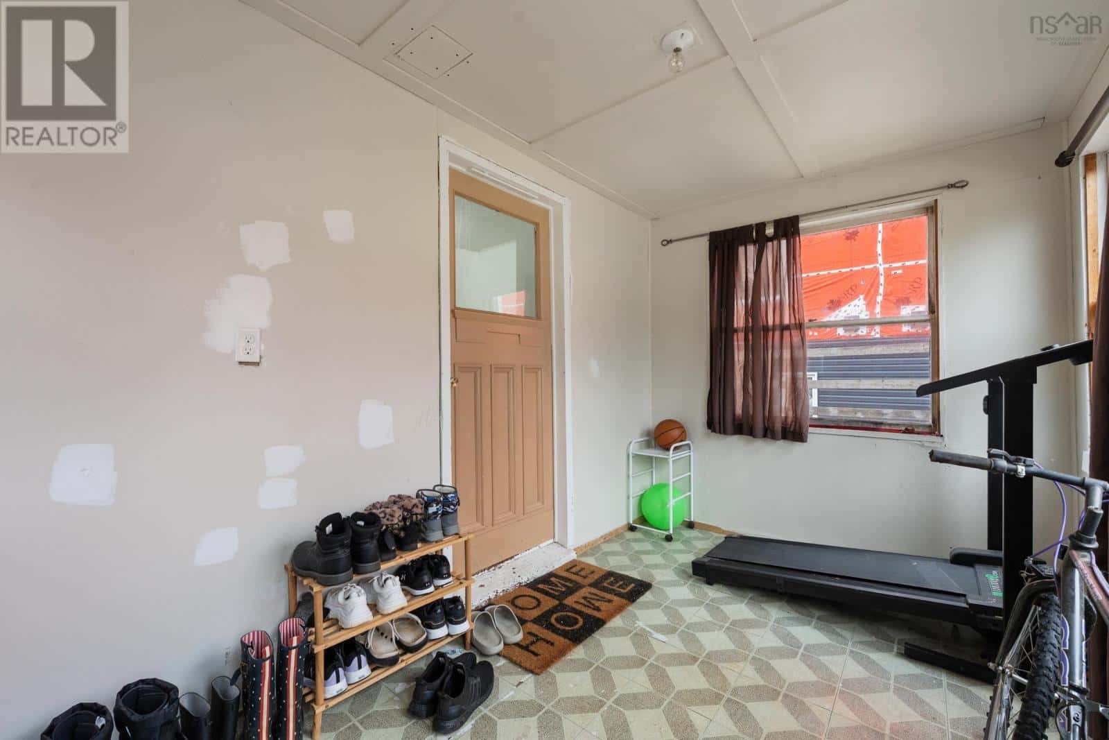 1 Whipple Street — Yarmouth, Nova Scotia - Photo 5 of 28