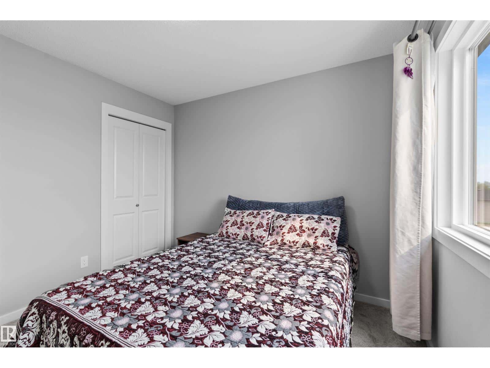 Edmonton — Edmonton - Photo 4 of 36