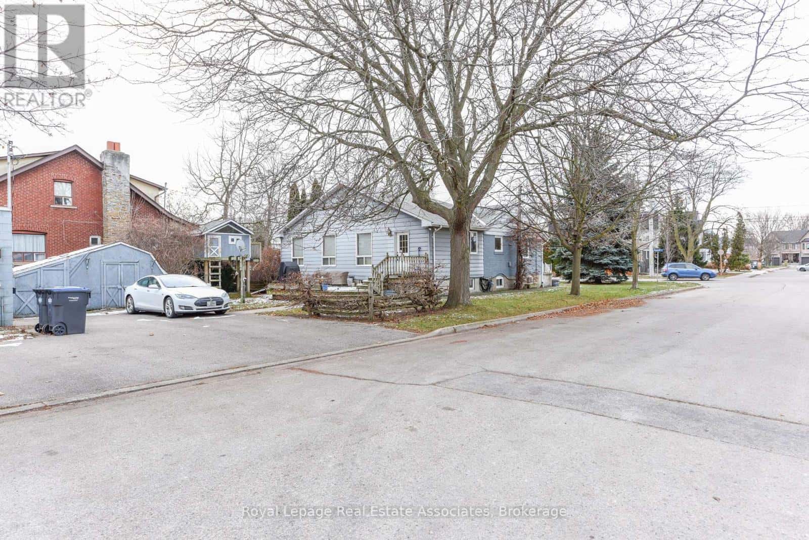 Mississauga (Port Credit) — Mississauga (Port Credit) - Photo 2 of 24