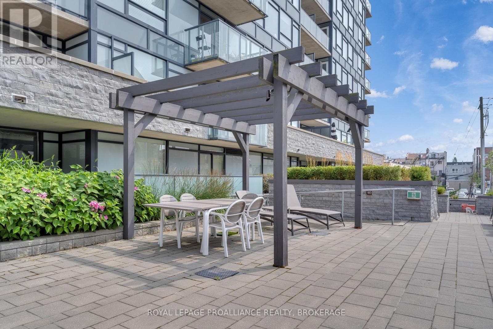 Kingston (East of Sir John A. Blvd) — Kingston (East of Sir John A. Blvd) - Main photo