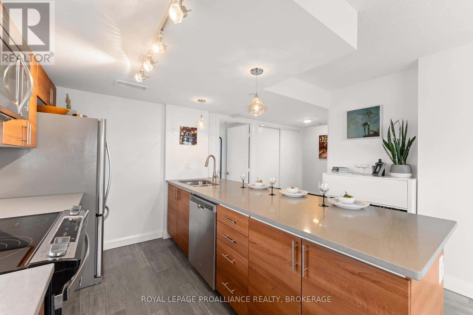 Kingston (East of Sir John A. Blvd) — Kingston (East of Sir John A. Blvd) - Photo 2 of 33