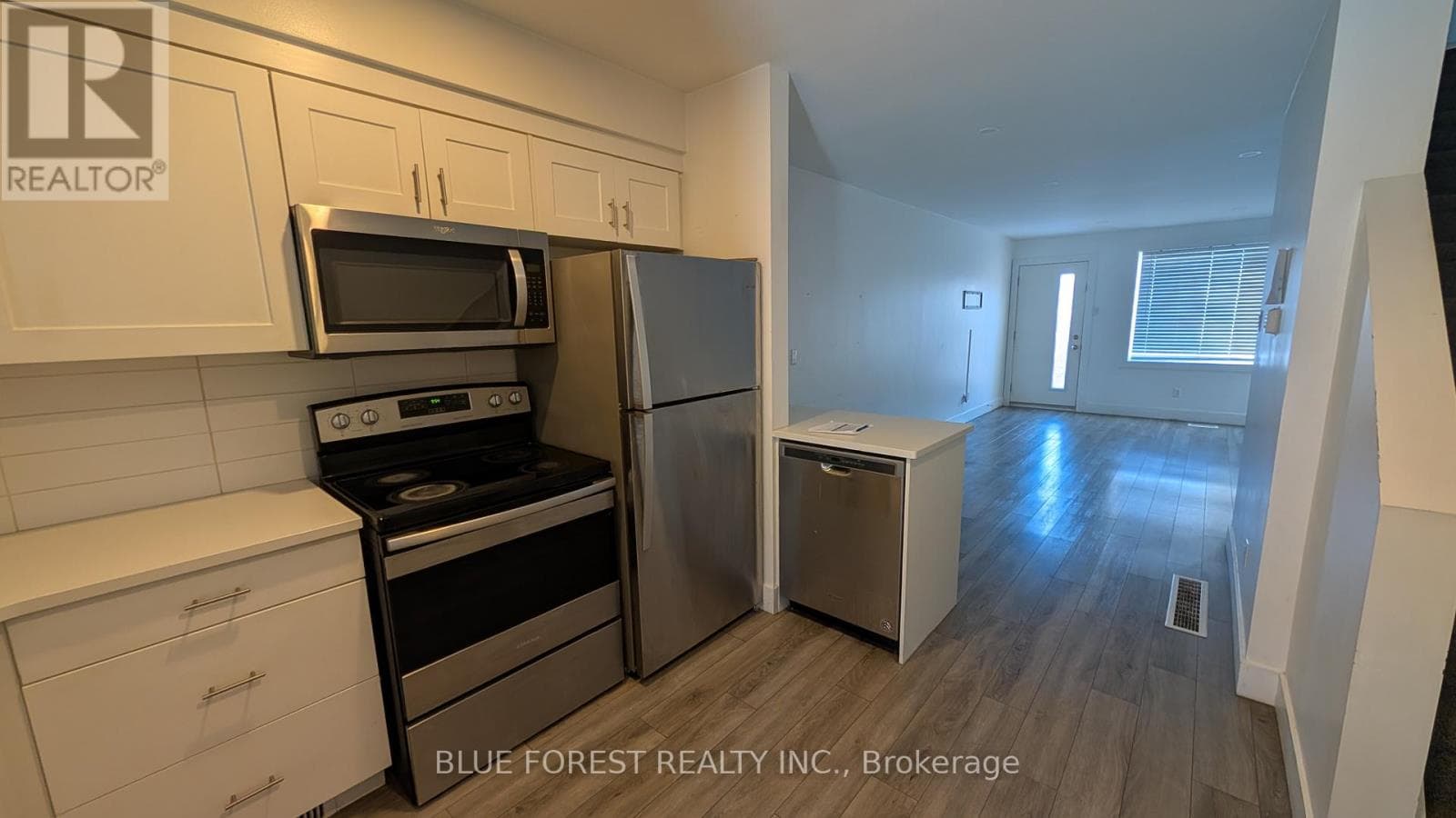 49 TOULON CRESCENT — London East (East I) - Main photo