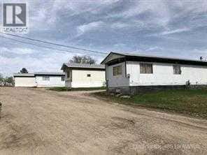 502 kaybob Drive — Fox Creek, Alberta - Photo 2 of 37