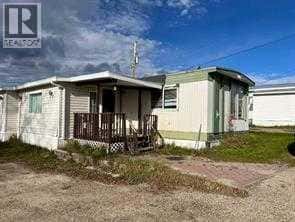 502 kaybob Drive — Fox Creek, Alberta - Photo 4 of 37