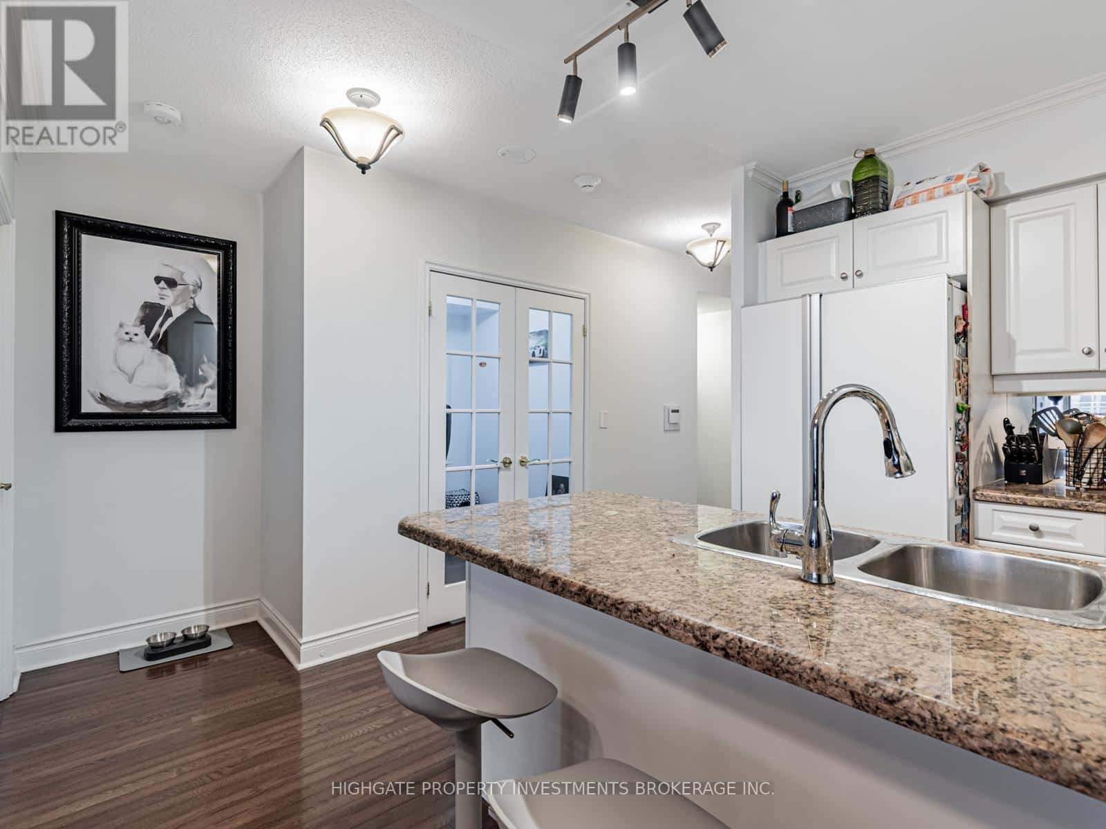 705 - 10 DELISLE AVENUE — Toronto (Yonge-St. Clair), Ontario - Photo 5 of 58