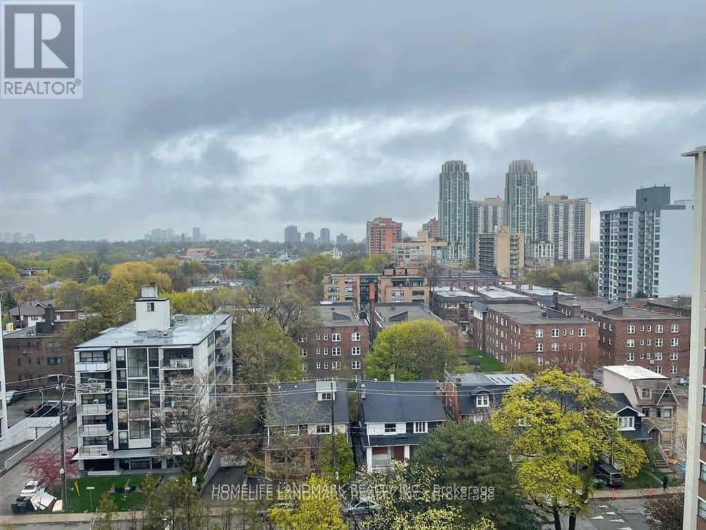 Toronto (Humewood-Cedarvale) — Toronto (Humewood-Cedarvale) - Photo 2 of 12