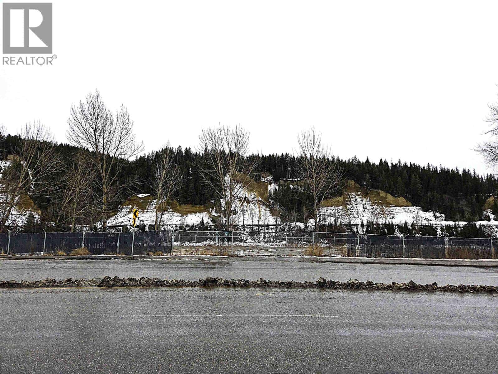 2707 QUEENSWAY STREET — Prince George, British Columbia - Photo 4 of 16