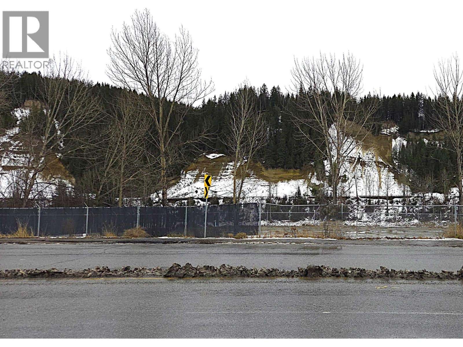 2707 QUEENSWAY STREET — Prince George, British Columbia - Photo 3 of 16