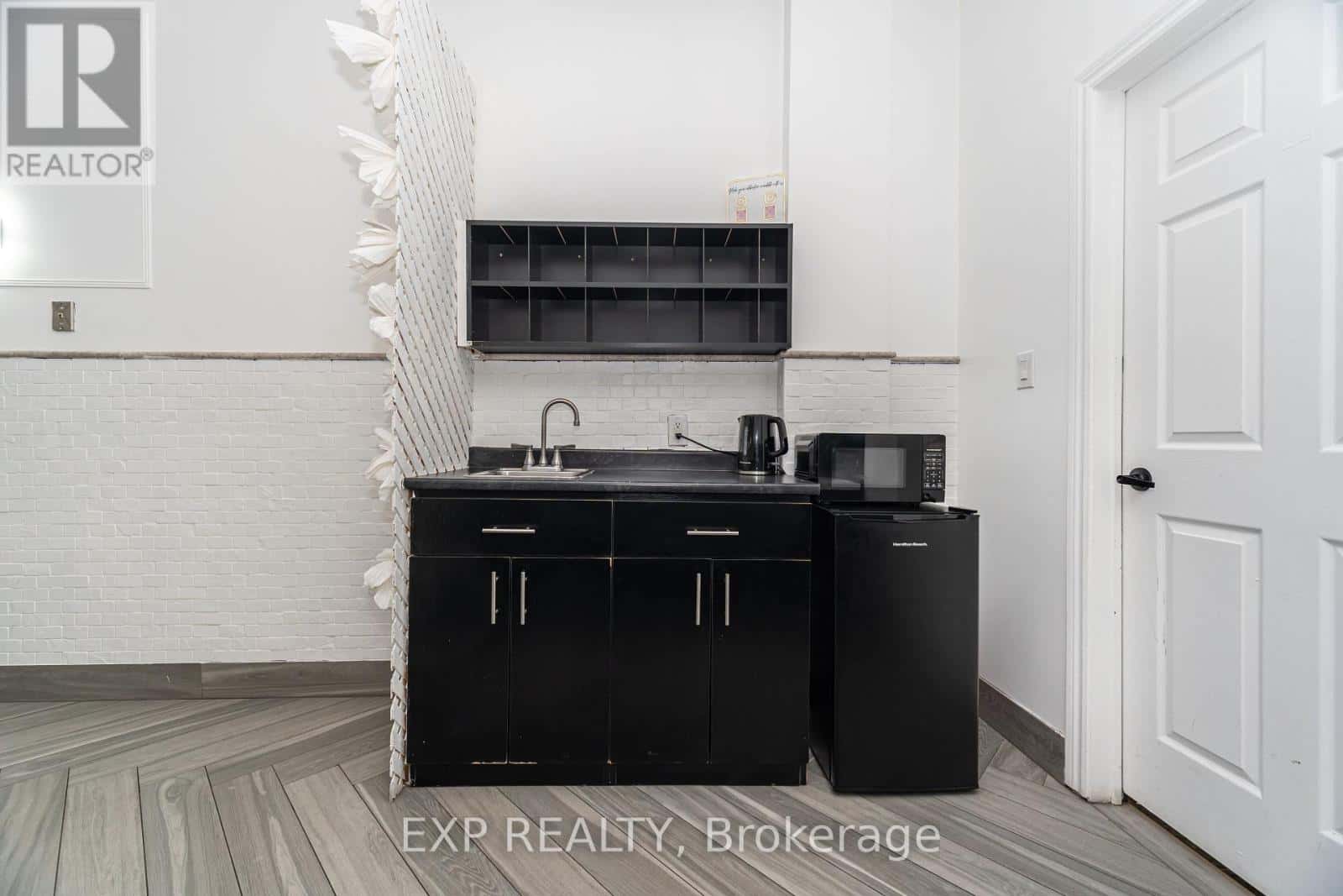 Vaughan (Concord) — Vaughan (Concord) - Photo 5 of 33