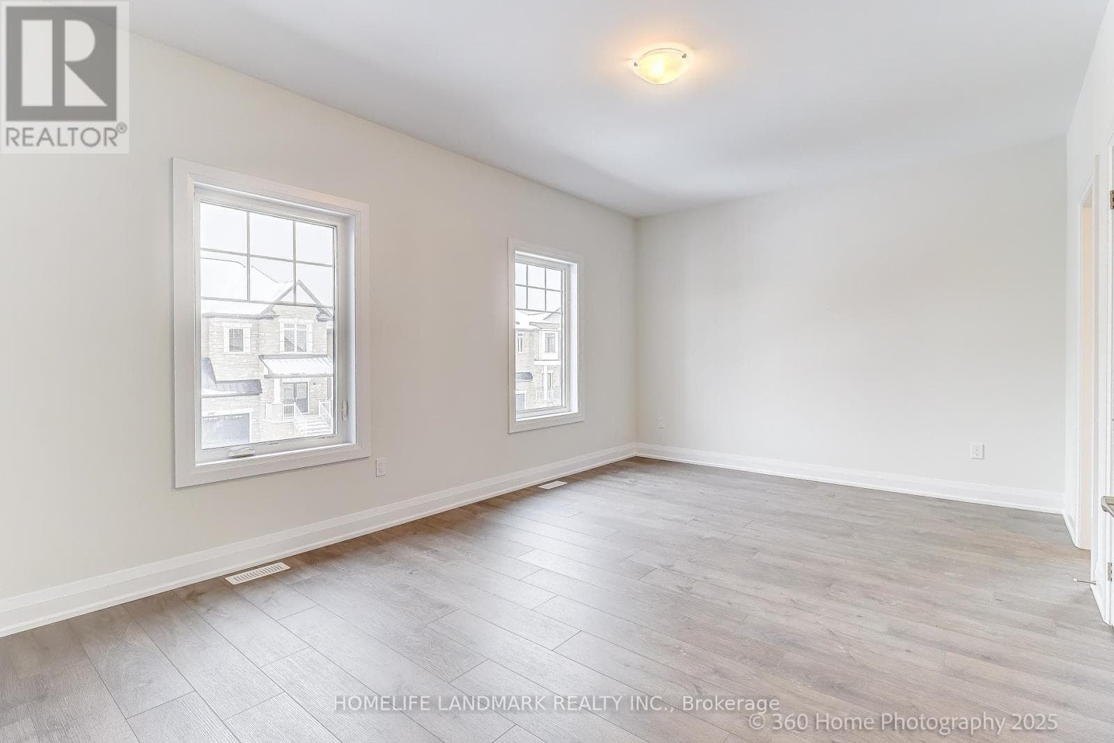 241 SEGUIN STREET — Richmond Hill (Oak Ridges) - Main photo