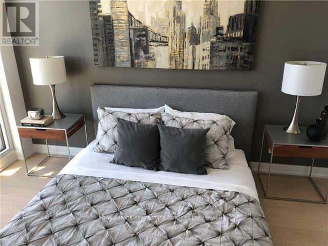 Toronto (Mimico) — Toronto (Mimico) - Photo 5 of 10