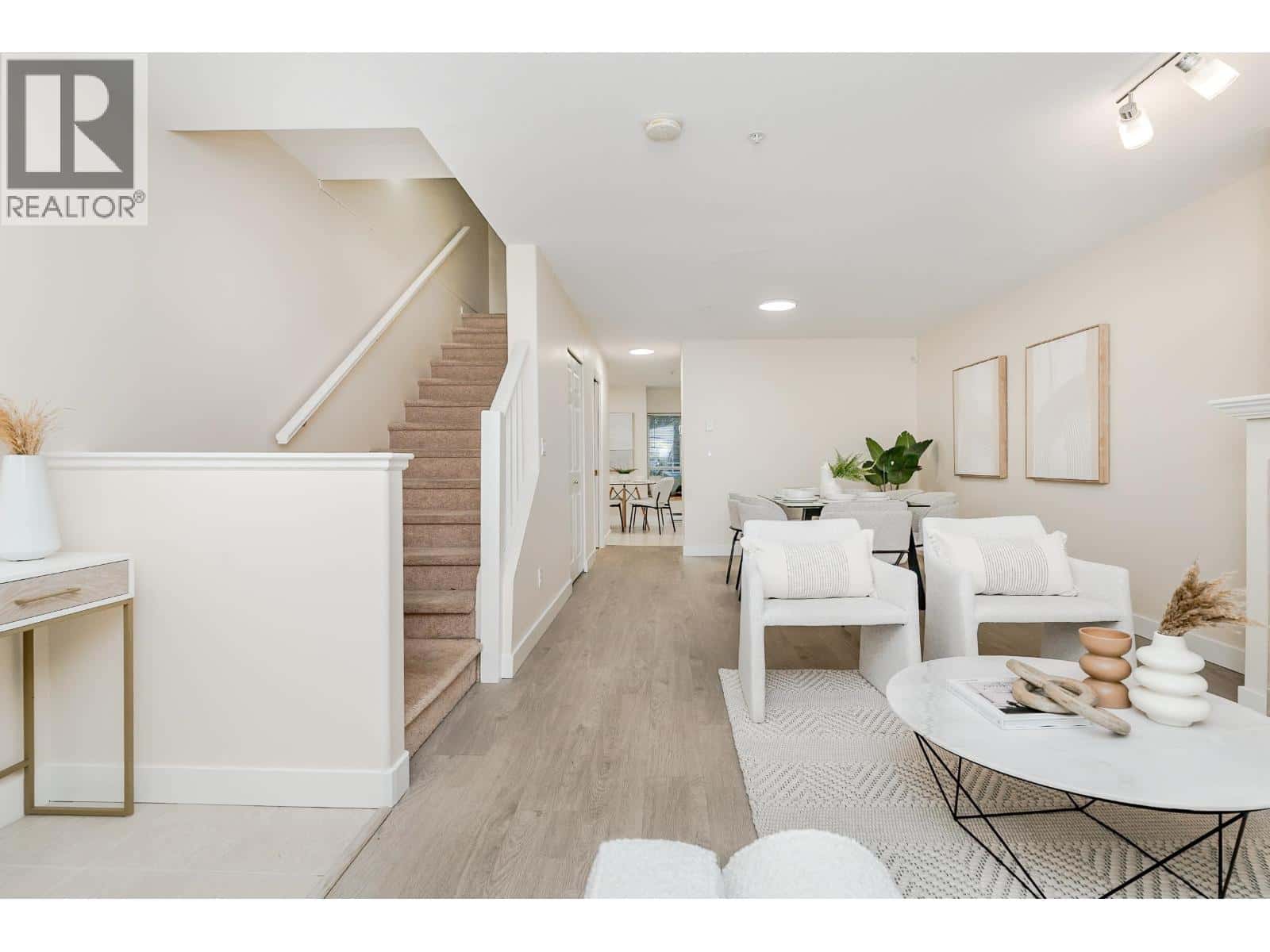 Burnaby — Burnaby - Photo 5 of 40