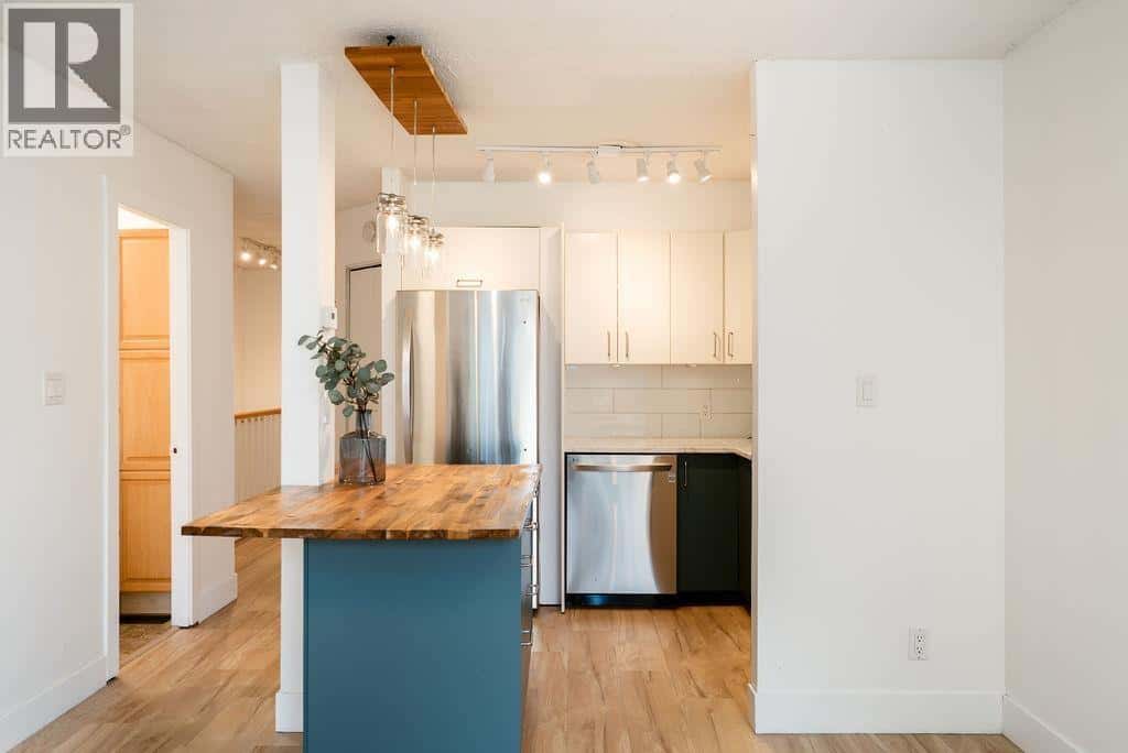 Port Moody — Port Moody - Photo 5 of 40