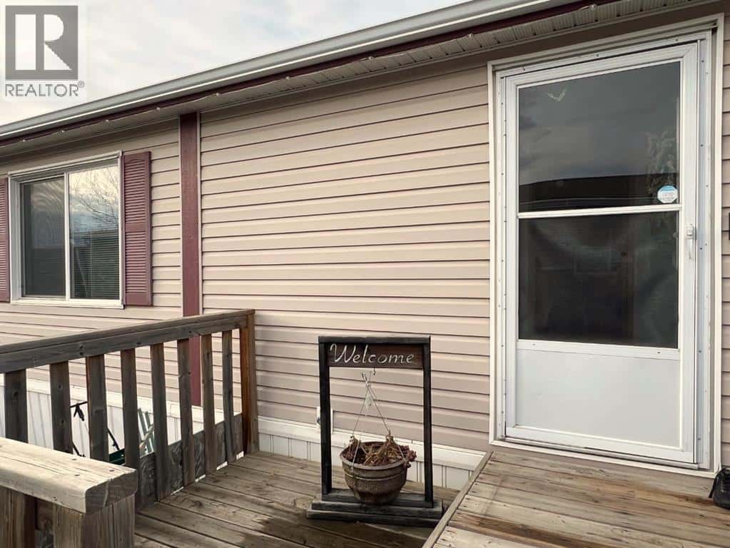 307 Spurline Avenue — Coaldale, Alberta - Photo 2 of 29