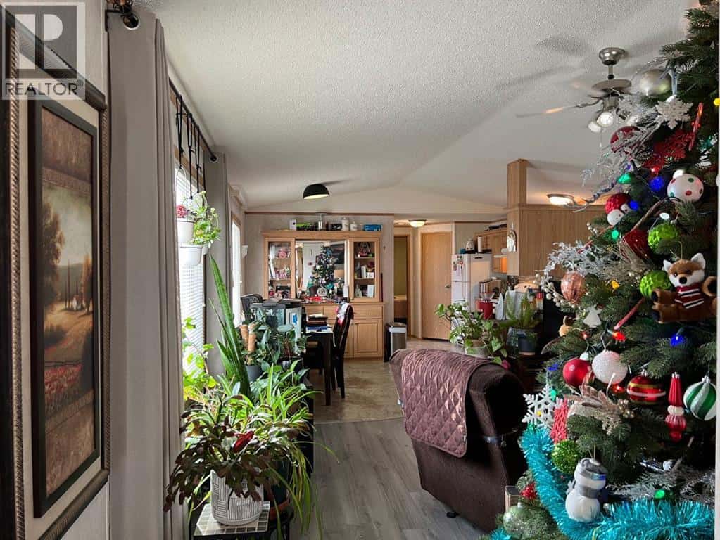 307 Spurline Avenue — Coaldale, Alberta - Photo 3 of 29