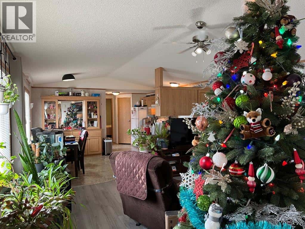 307 Spurline Avenue — Coaldale, Alberta - Photo 4 of 29