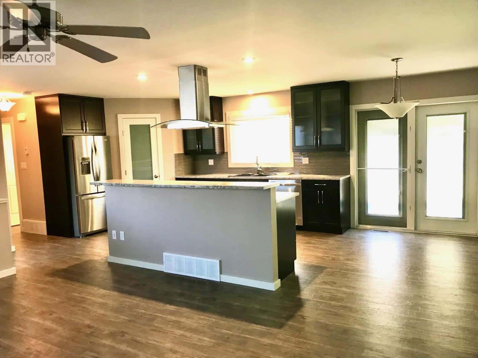 5407 W 54 AVENUE — Fort Nelson, British Columbia - Photo 3 of 29