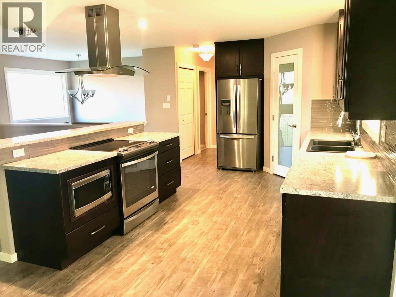 5407 W 54 AVENUE — Fort Nelson, British Columbia - Photo 4 of 29