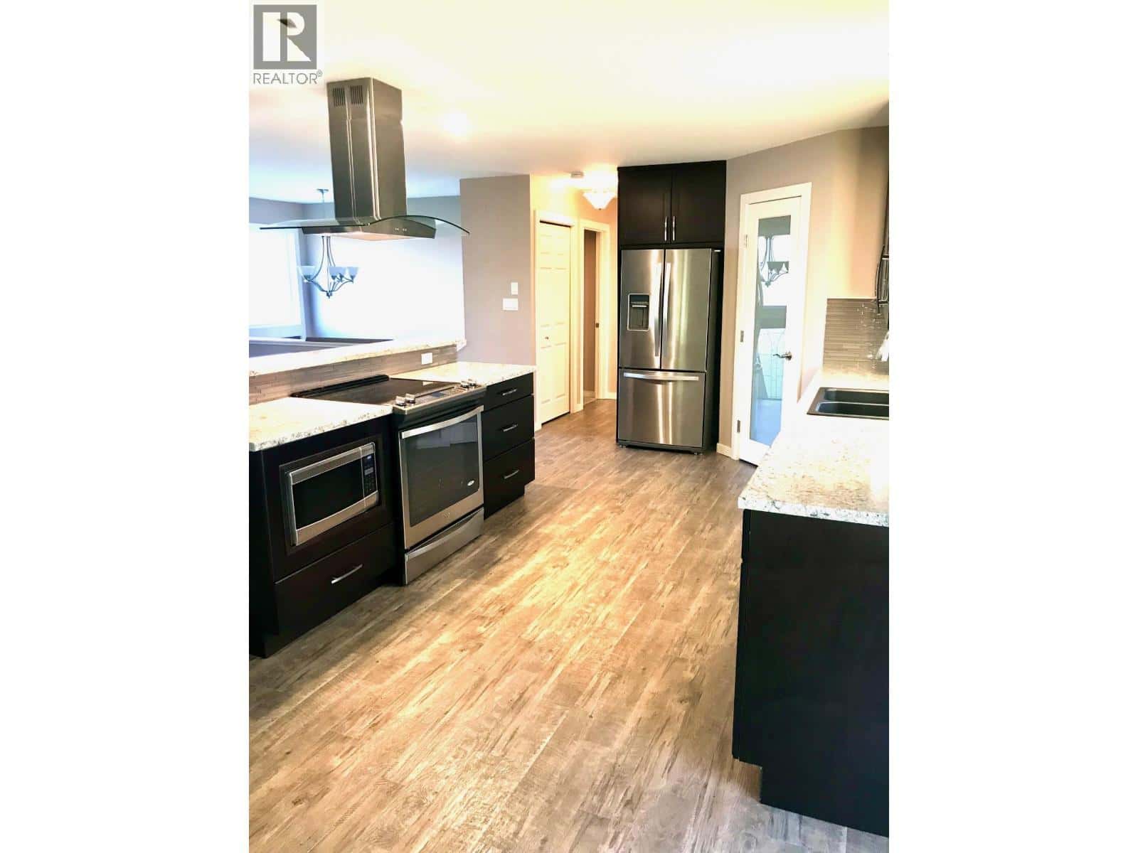 5407 W 54 AVENUE — Fort Nelson, British Columbia - Photo 5 of 29