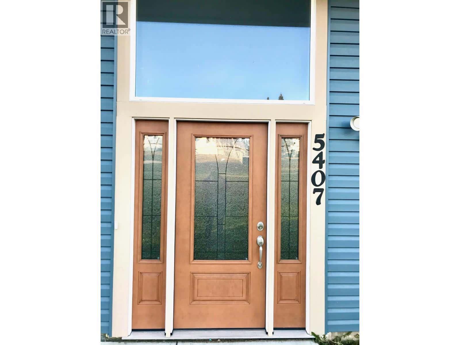 5407 W 54 AVENUE — Fort Nelson, British Columbia - Photo 2 of 29