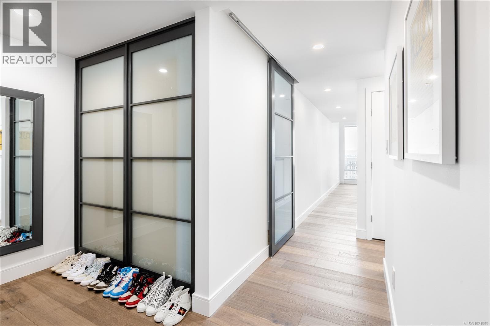 Victoria — Victoria - Main photo