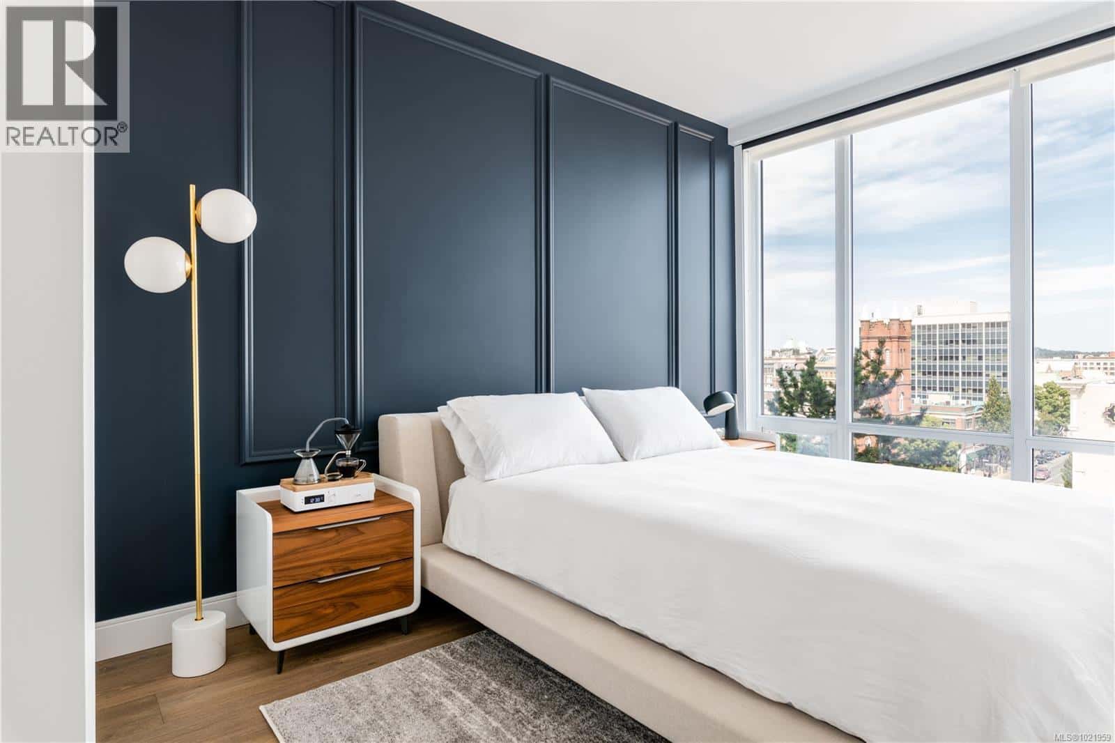 Victoria — Victoria - Photo 2 of 23