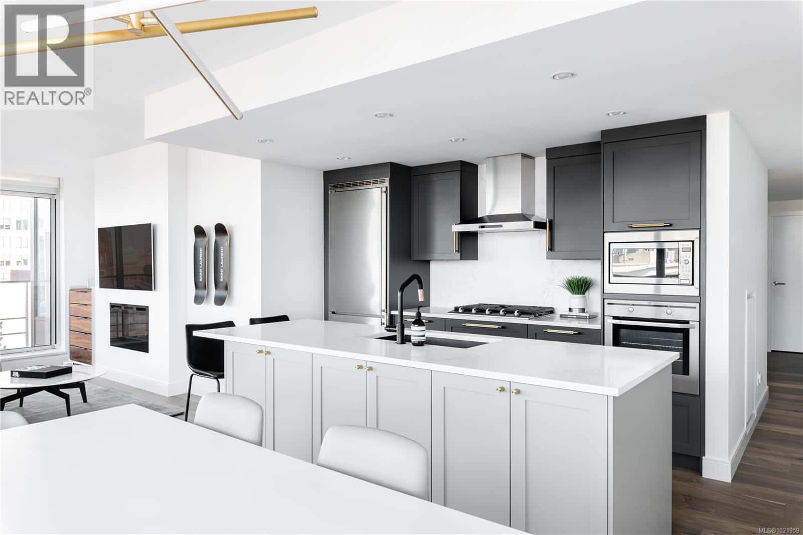 Victoria — Victoria - Photo 4 of 23