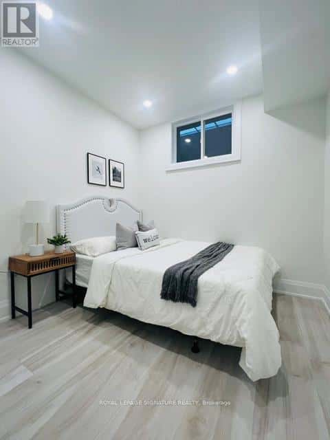 Toronto (Trinity-Bellwoods) — Toronto (Trinity-Bellwoods) - Photo 2 of 10