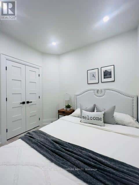 Toronto (Trinity-Bellwoods) — Toronto (Trinity-Bellwoods) - Photo 5 of 10