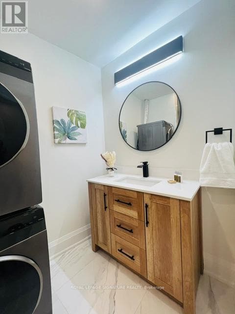 Toronto (Trinity-Bellwoods) — Toronto (Trinity-Bellwoods) - Main photo