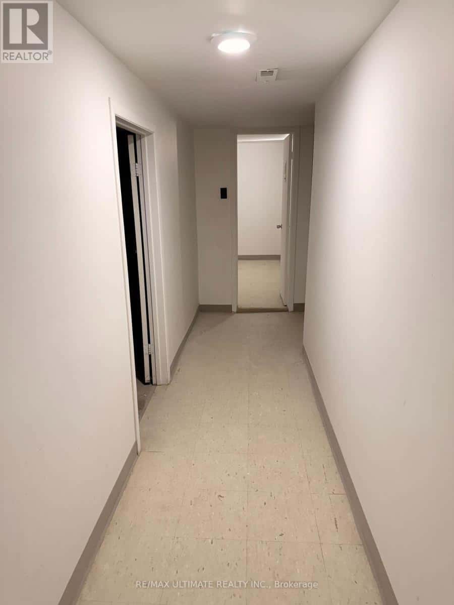 Toronto (Trinity-Bellwoods) — Toronto (Trinity-Bellwoods) - Photo 2 of 4