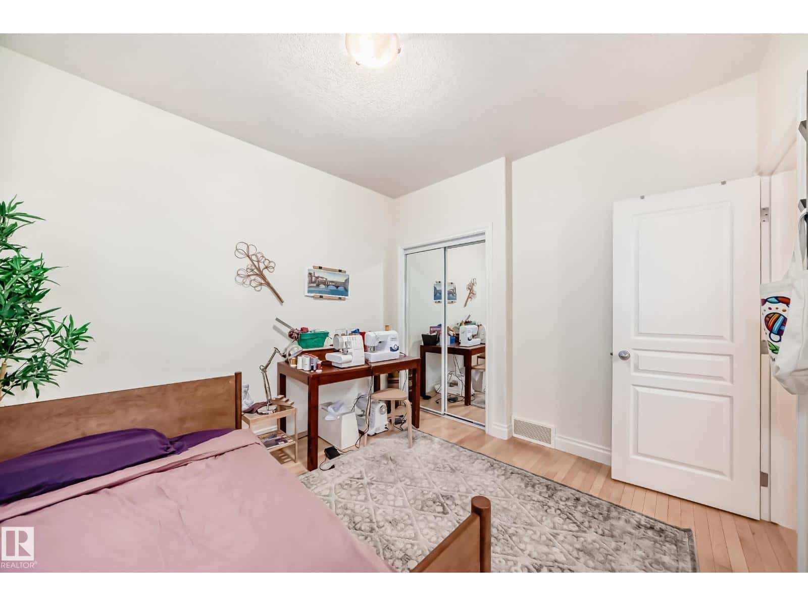 Edmonton — Edmonton - Photo 5 of 64