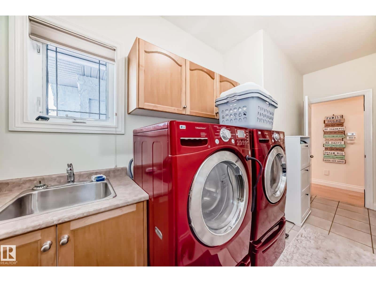 Edmonton — Edmonton - Photo 4 of 64