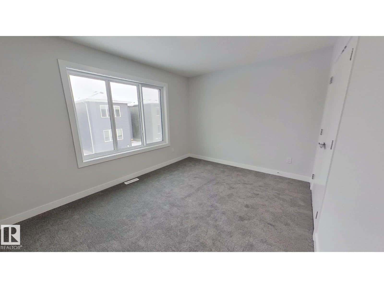 3524 41 AV — Beaumont, Alberta - Photo 2 of 50