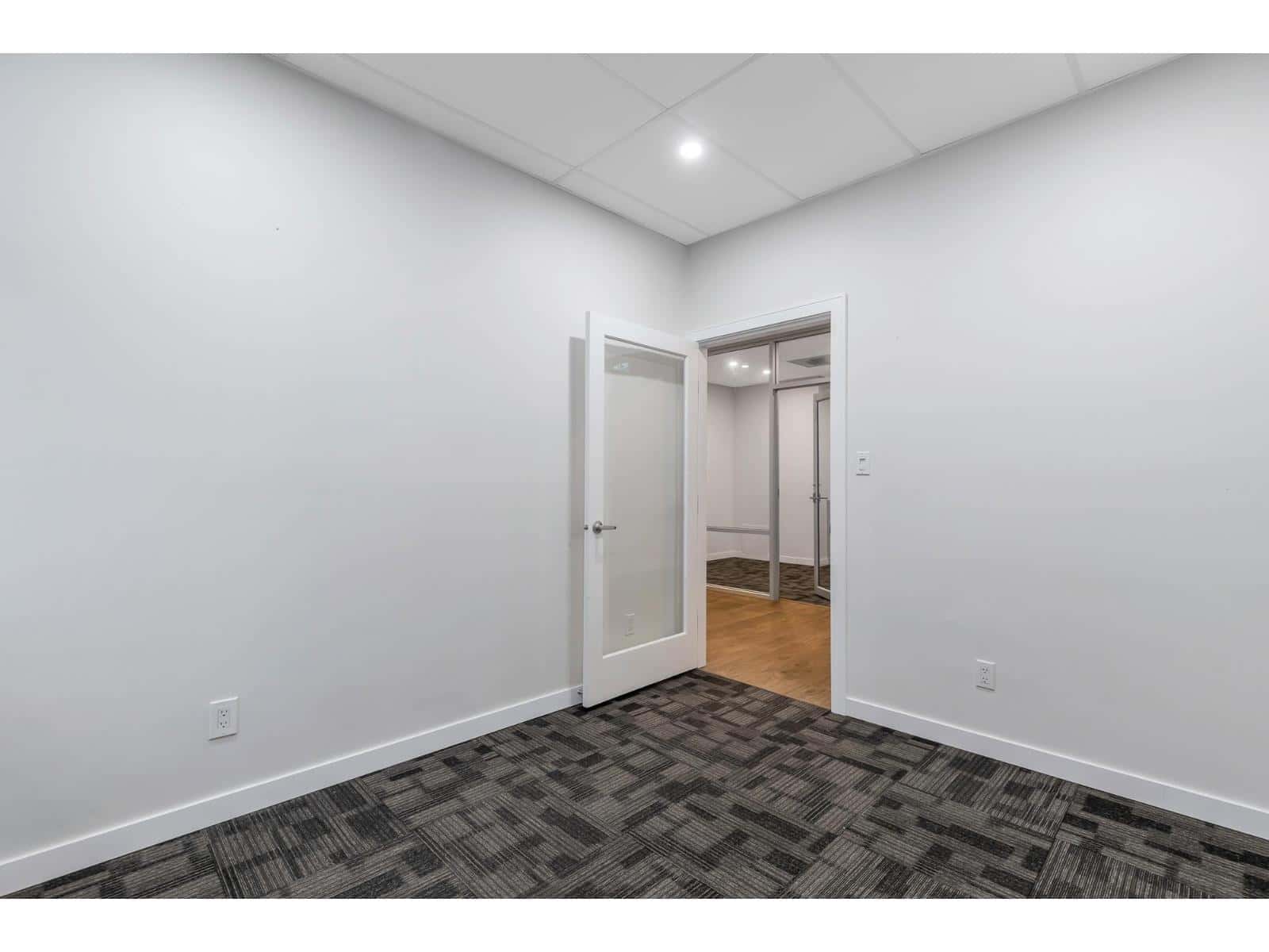 206 33119 SOUTH FRASER WAY — Abbotsford - Photo 4 of 17