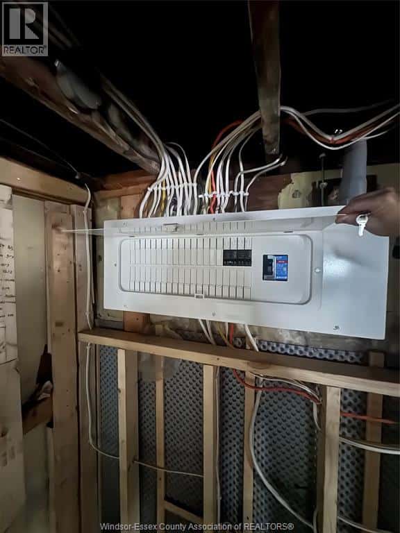 Windsor — Windsor - Photo 5 of 25