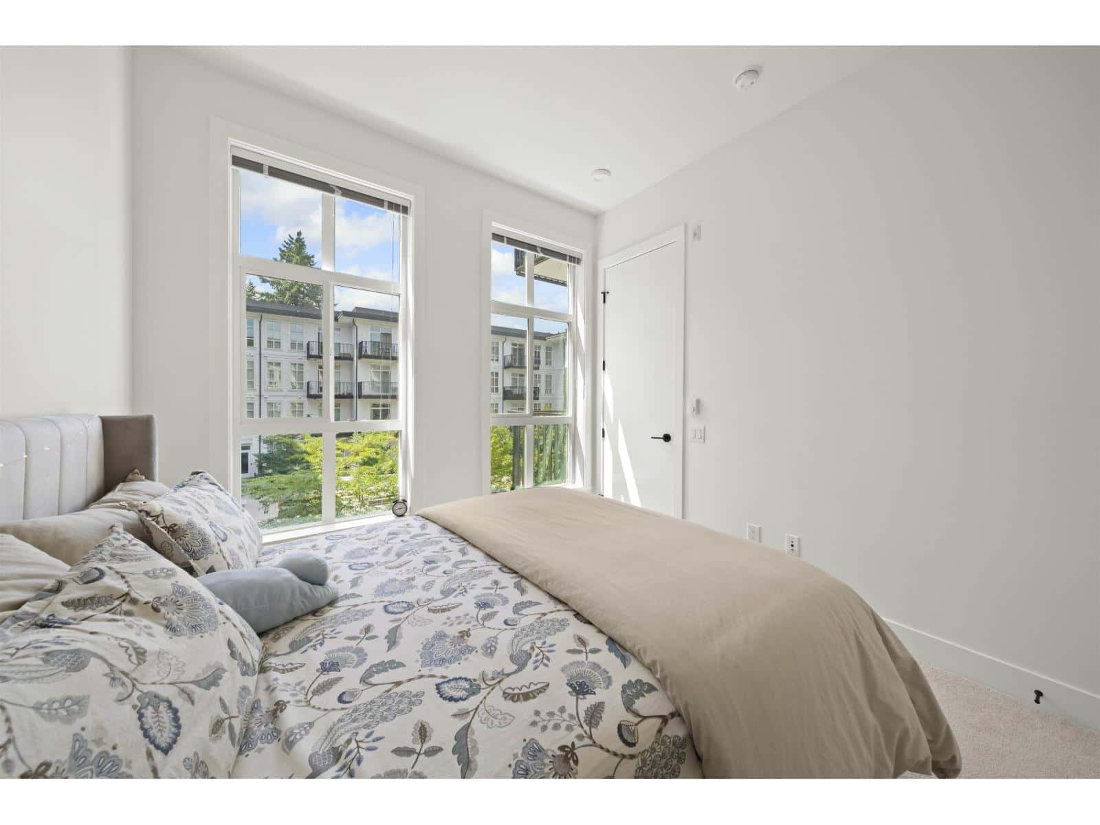 Surrey — Surrey - Photo 2 of 24