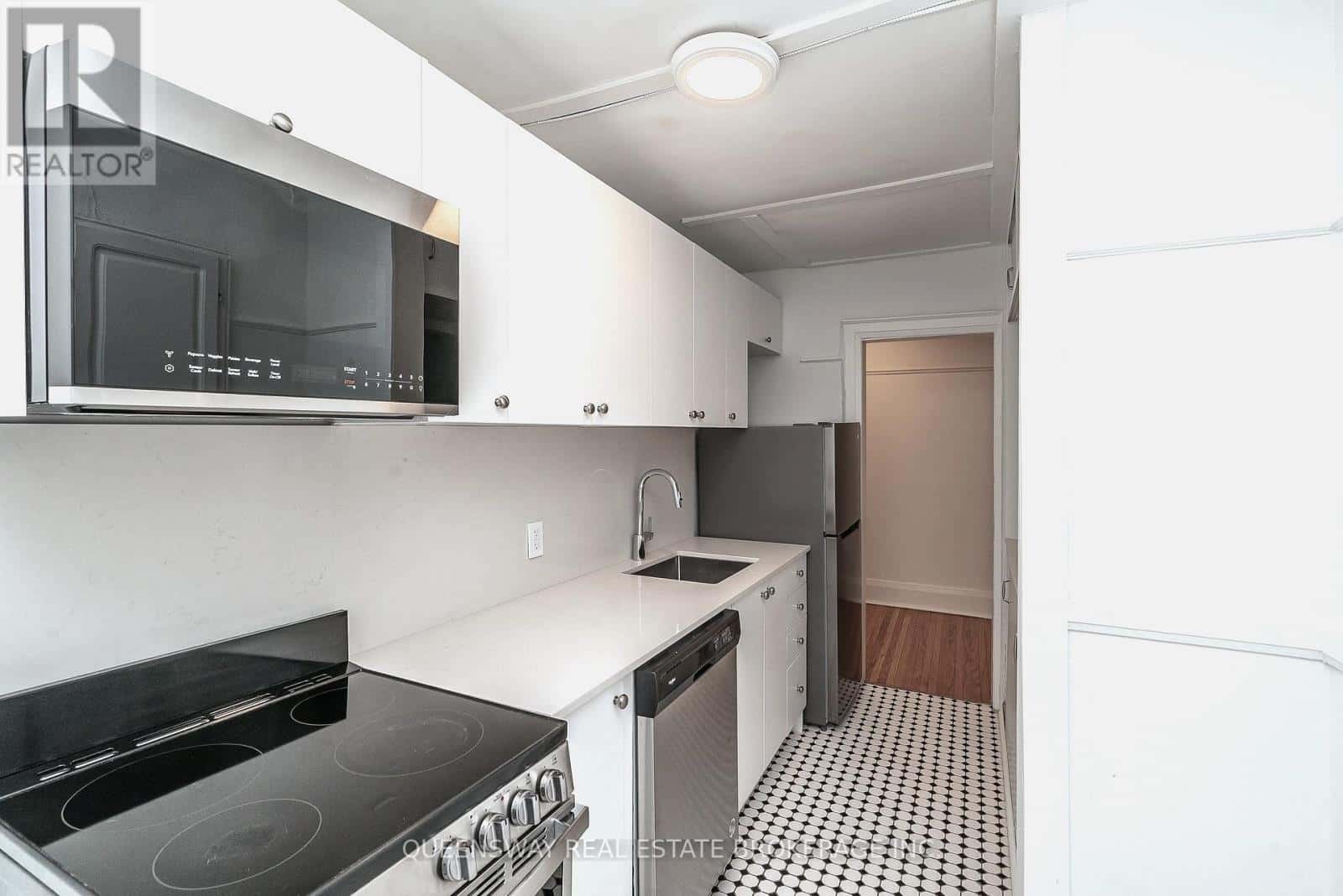 17 - 100 VAUGHAN ROAD — Toronto (Humewood-Cedarvale) - Photo 3 of 13