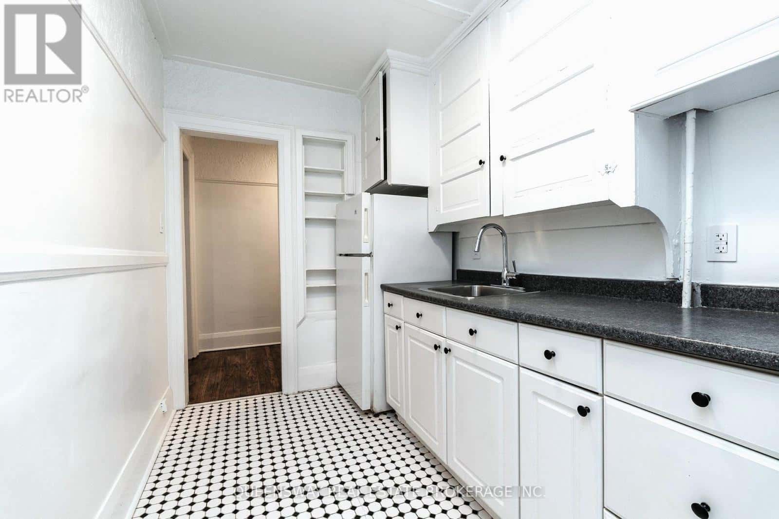 11 - 100 VAUGHAN ROAD — Toronto (Humewood-Cedarvale) - Photo 5 of 13