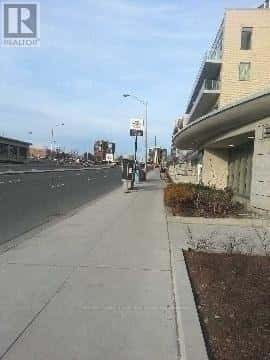 Toronto (Henry Farm) — Toronto (Henry Farm) - Photo 2 of 34