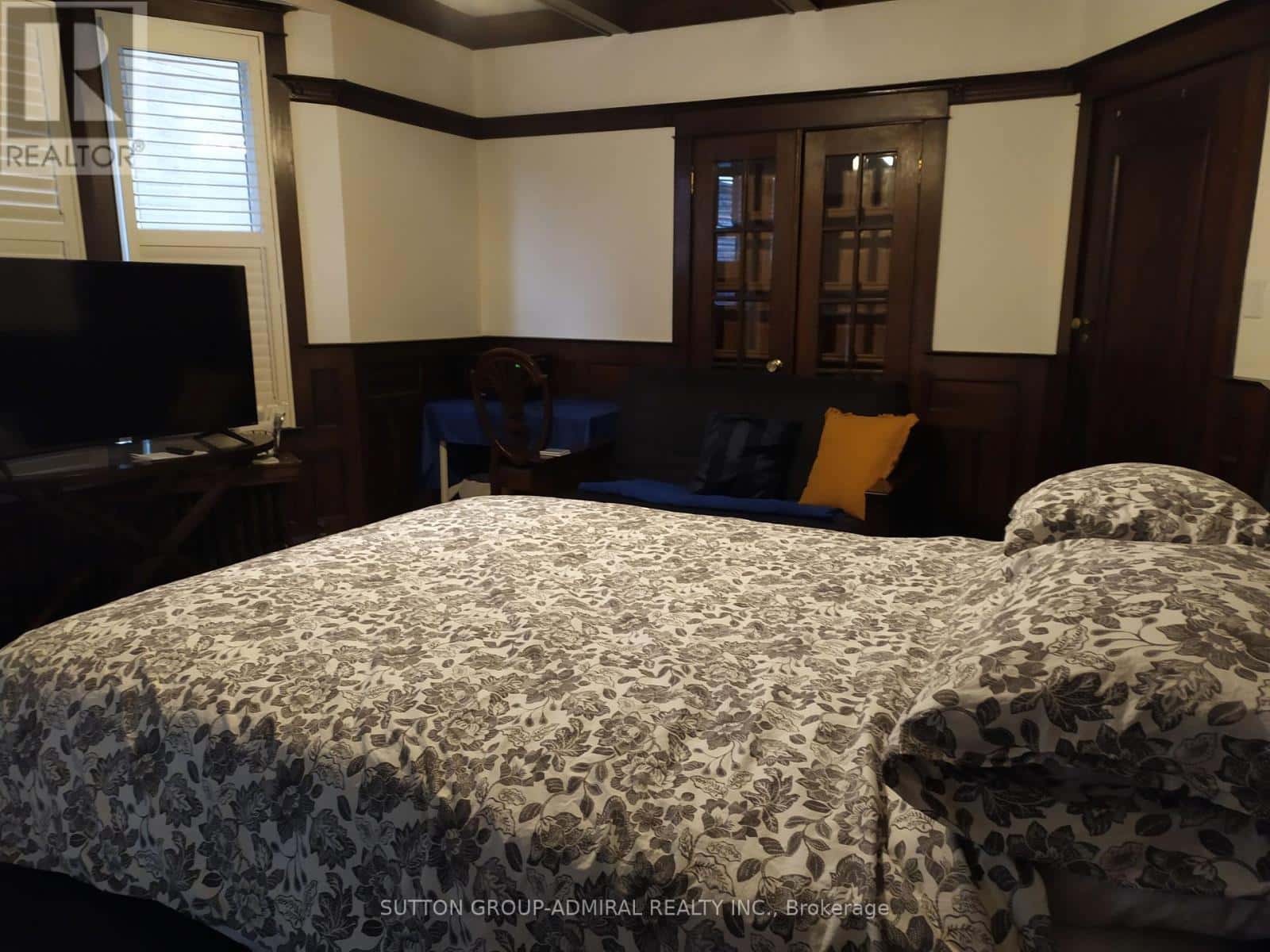 Toronto (Palmerston-Little Italy) — Toronto (Palmerston-Little Italy) - Photo 4 of 4