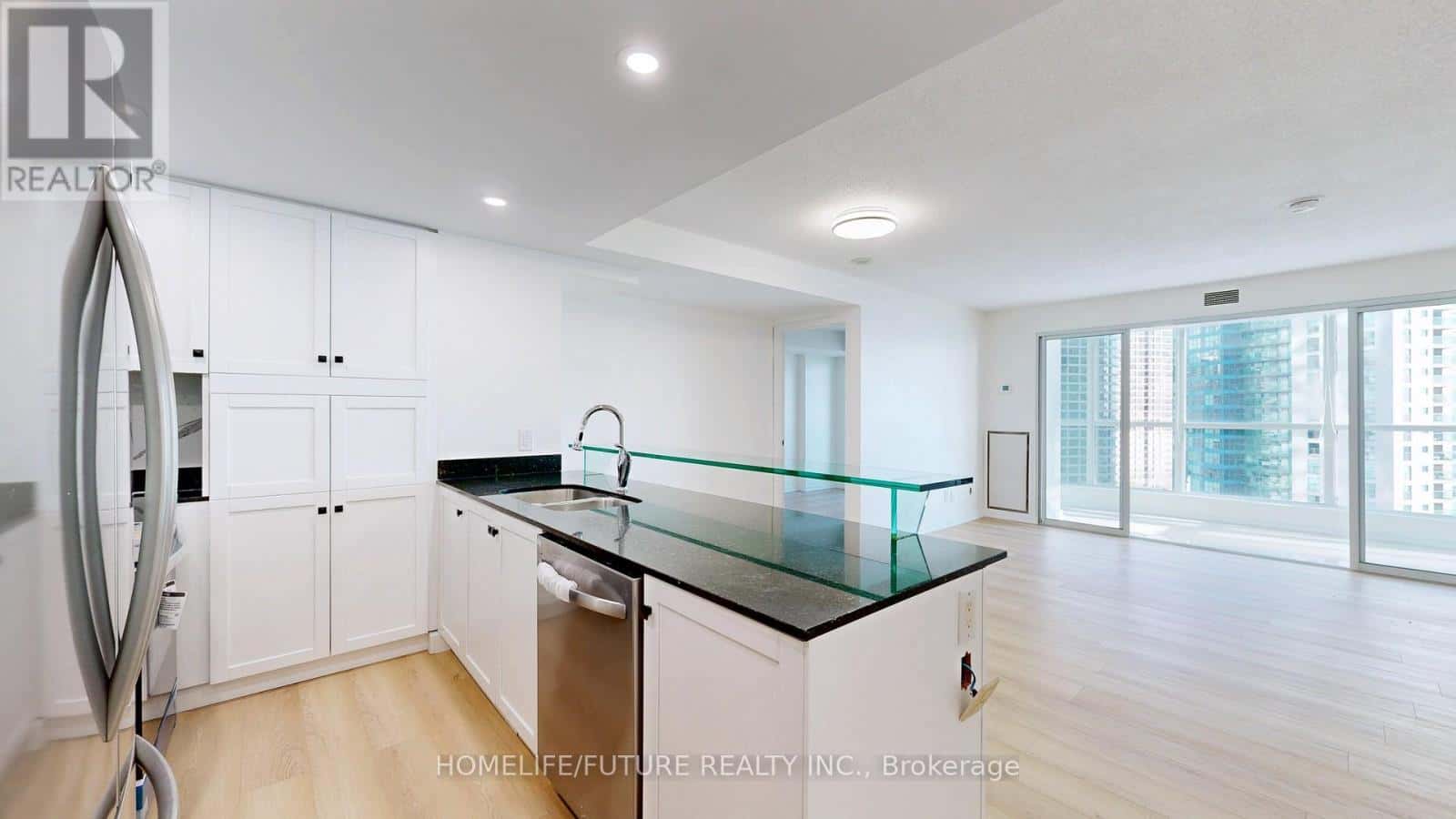 Toronto (Waterfront Communities) — Toronto (Waterfront Communities) - Photo 5 of 49