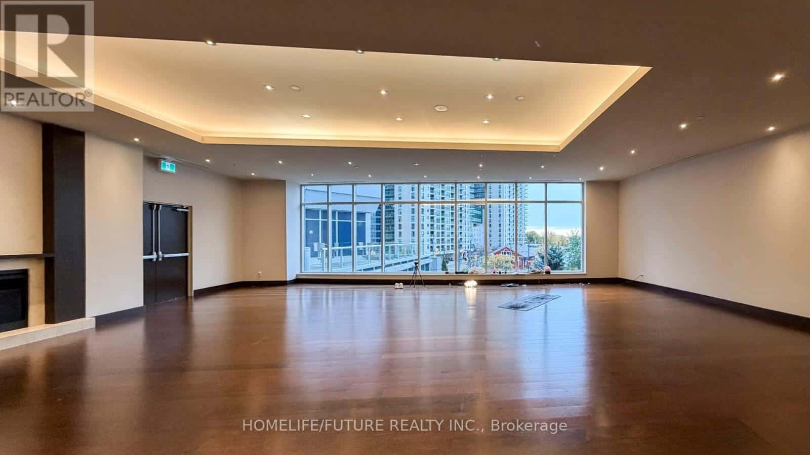 Toronto (Waterfront Communities) — Toronto (Waterfront Communities) - Photo 2 of 49