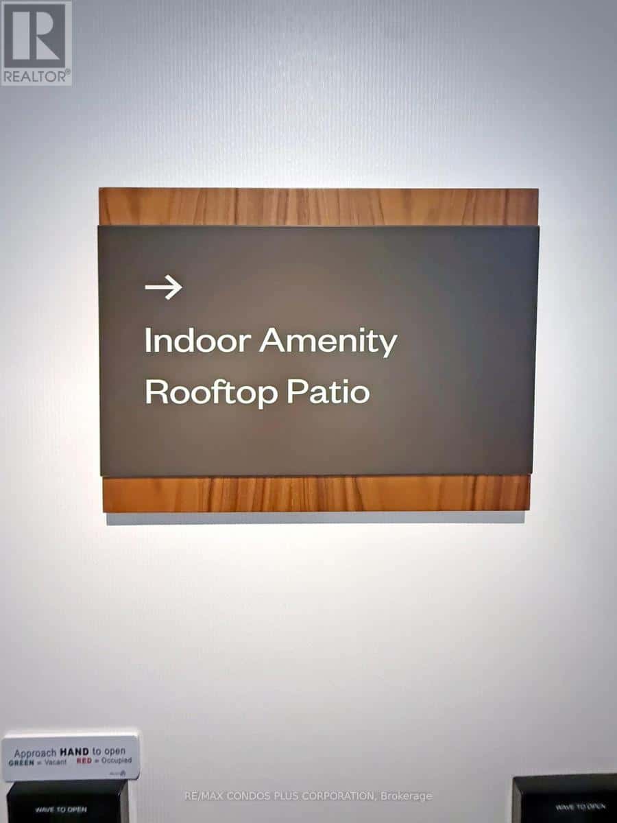 Toronto (Waterfront Communities) — Toronto (Waterfront Communities) - Photo 4 of 36