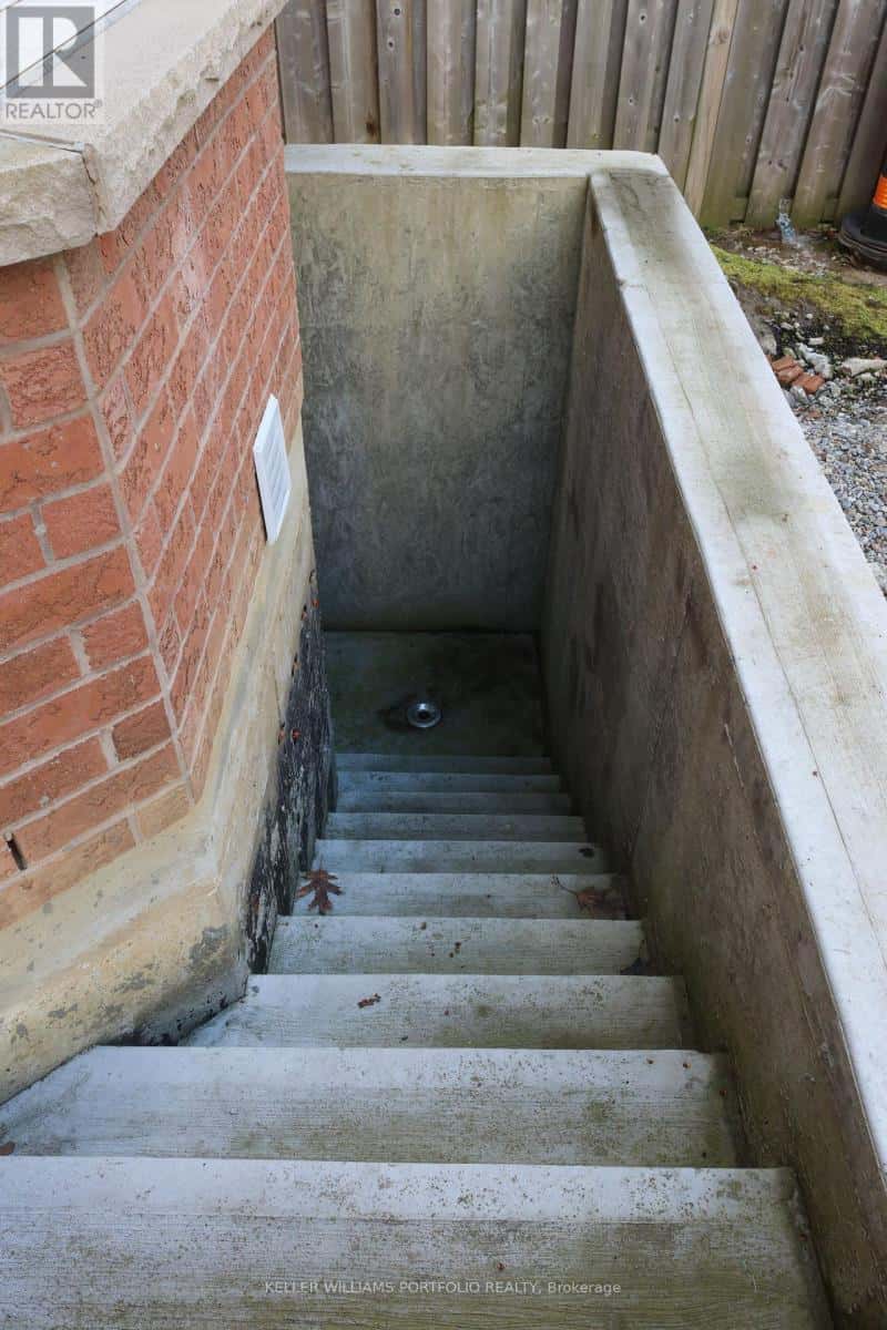 Oshawa (Windfields) — Oshawa (Windfields) - Photo 5 of 7