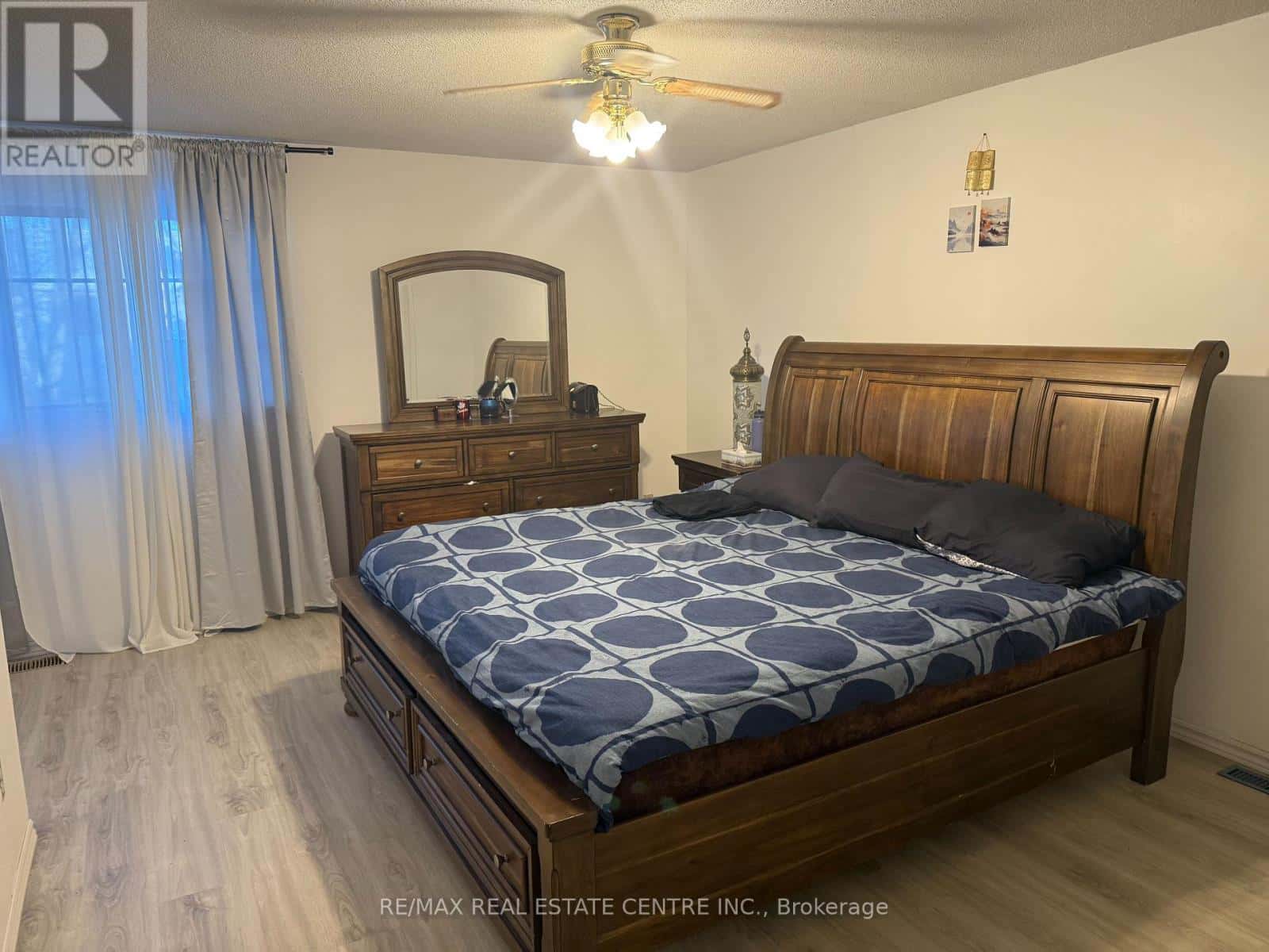 33 MIDDLEMISS CRESCENT N — Cambridge - Photo 5 of 11