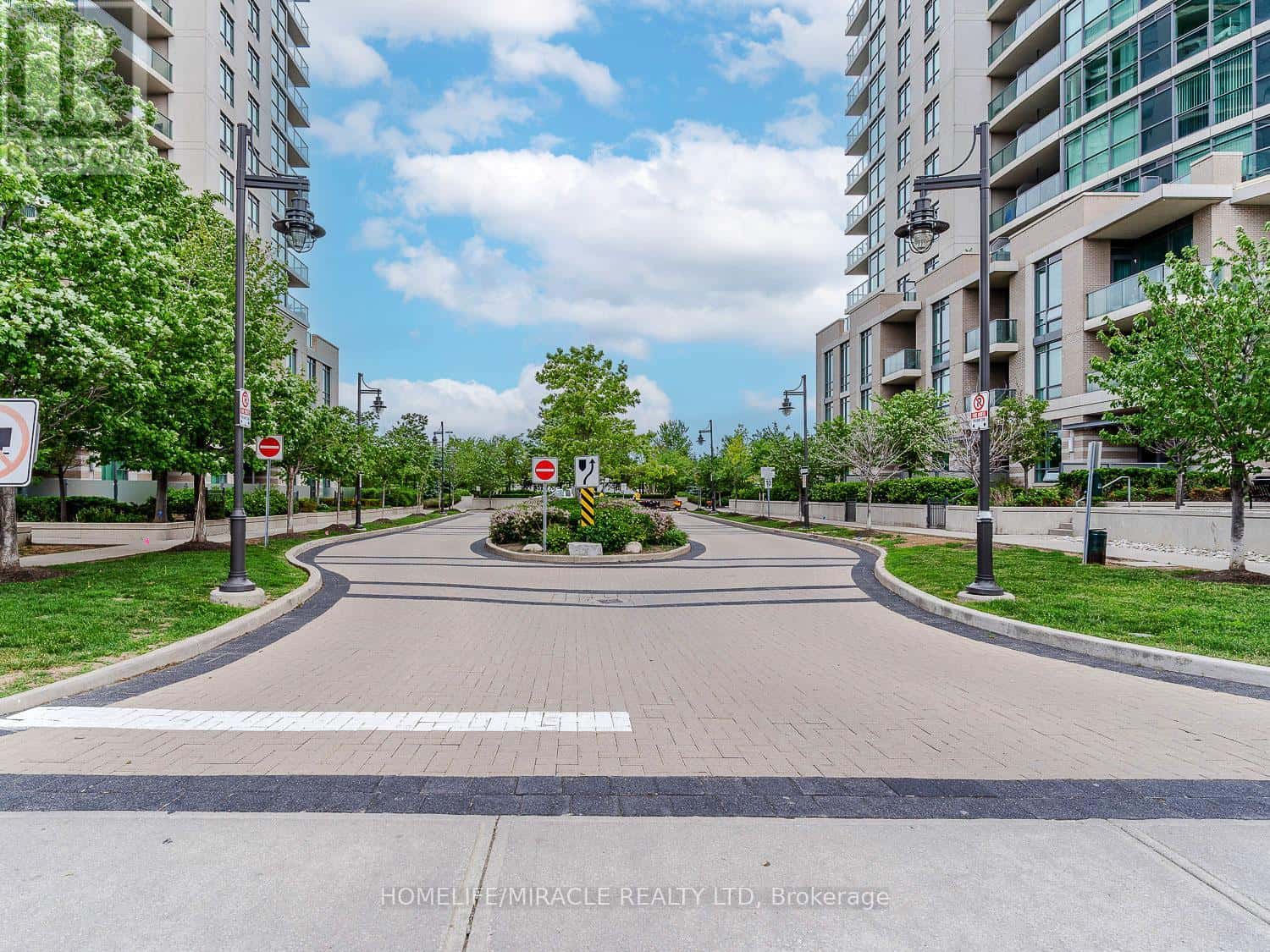 1606 - 215 SHERWAY GARDENS ROAD — Toronto (Islington-City Centre West) - Photo 2 of 30