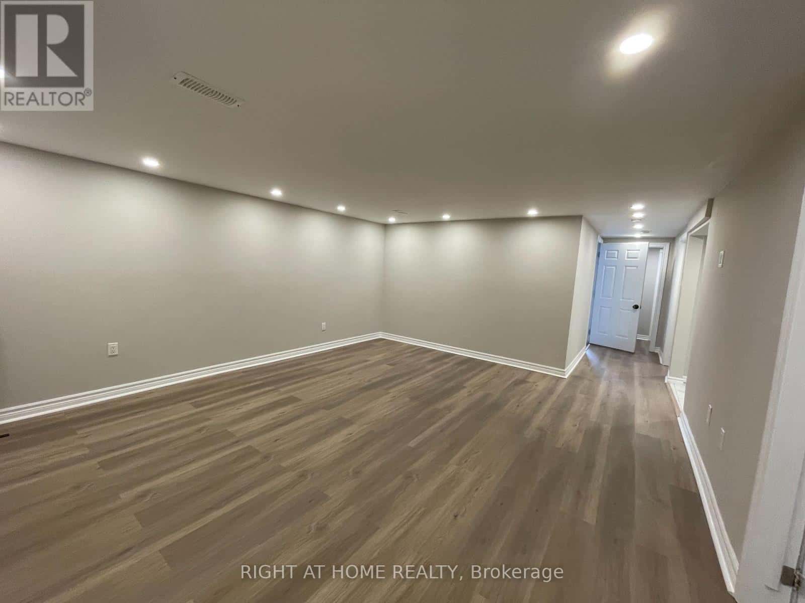 Hamilton (Lisgar) — Hamilton (Lisgar) - Photo 2 of 11